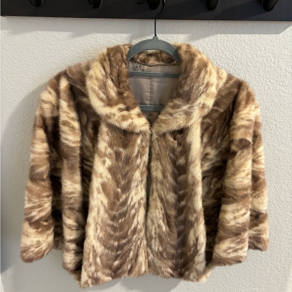 Vintage Mink Cape - Picture 3 of 10